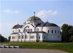 Свято-Николаевская церковь. Реставрацию сделали только снаружи, внутри остался дух того времени